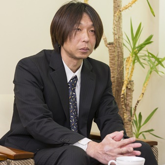 業務部の対馬英雄氏
