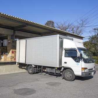 自社配送便による出荷作業